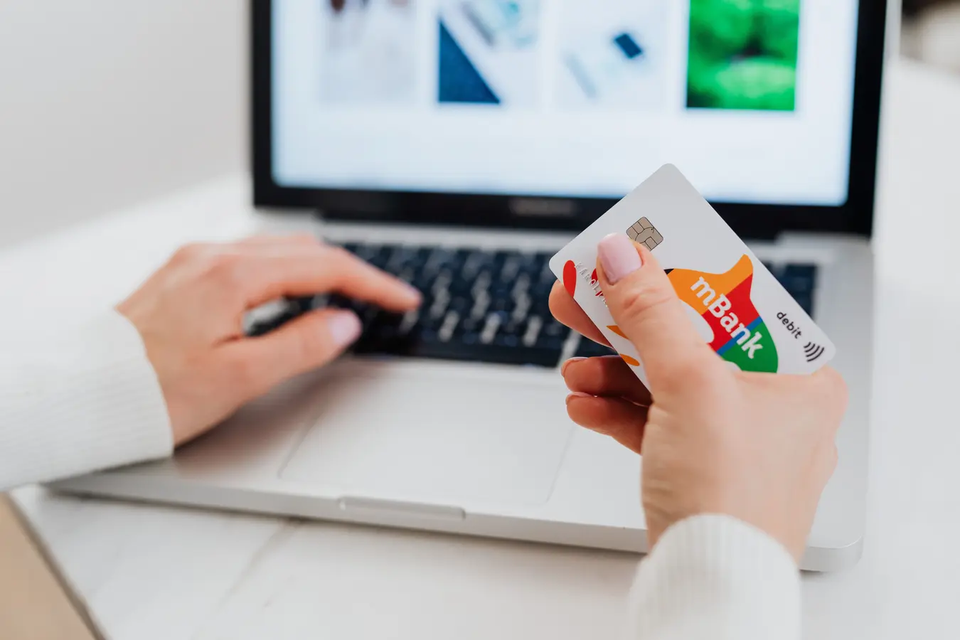 Hands using a laptop and credit card for secure HDFC credit card login online